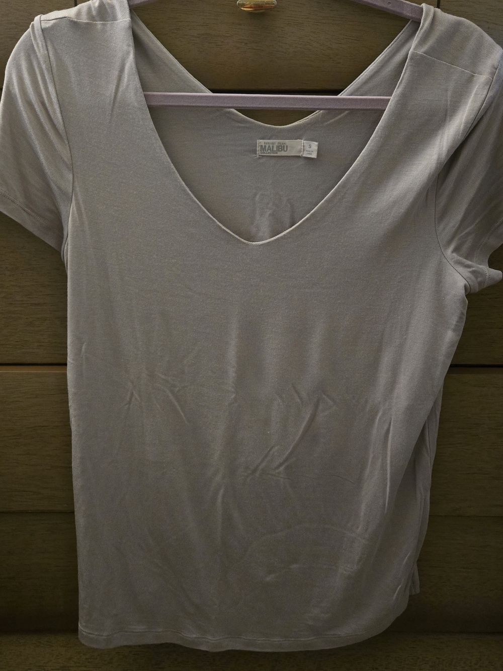 Barefoot Dreams Women's Short Sleeve V-Neck Tee in Light Taupe